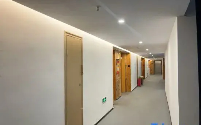 Lvtu Yasu Holiday Hotel (Wentang Gujing Spring Street Branch)