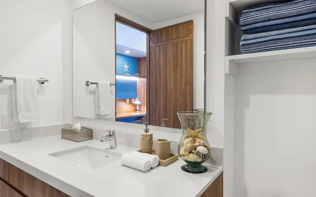 Oceanfront 1BR with Balcony & Pool