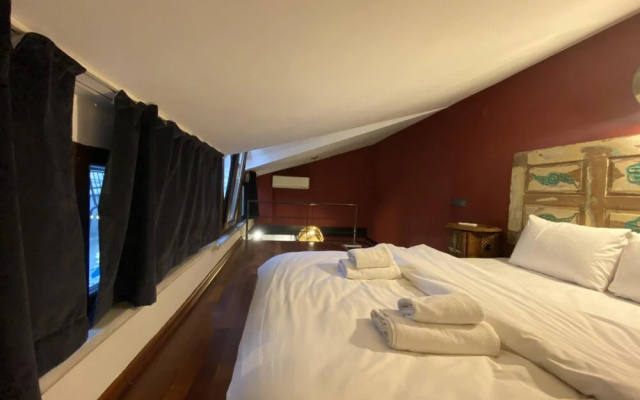 Dreamy Duplex Flat With Terrace Near Galata Tower