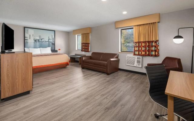 Super 8 by Wyndham Kent/Akron Area
