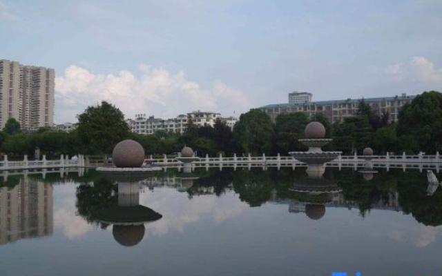 Yuanyuanlin Hotel (Yuyang Inventor Plaza Branch)