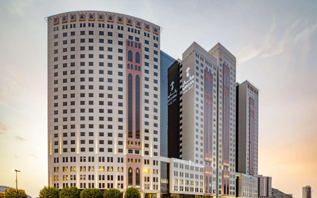 Wirgan Al Noor, Tapestry Collection by Hilton