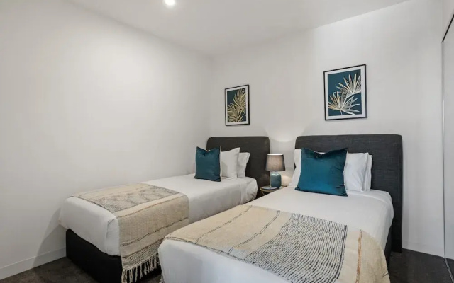 Executive 2-bed With Stadium View, Great Amenities