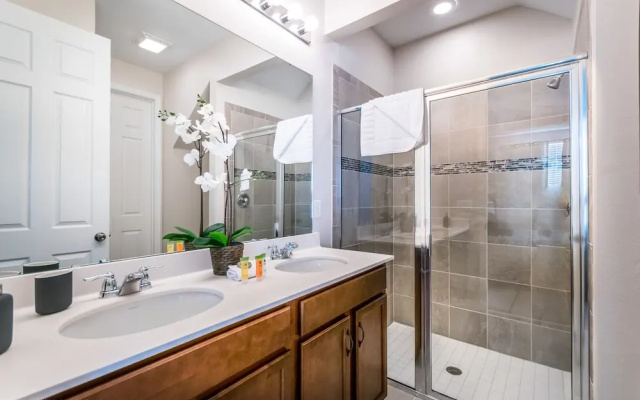 1552 Carey Palm Circle