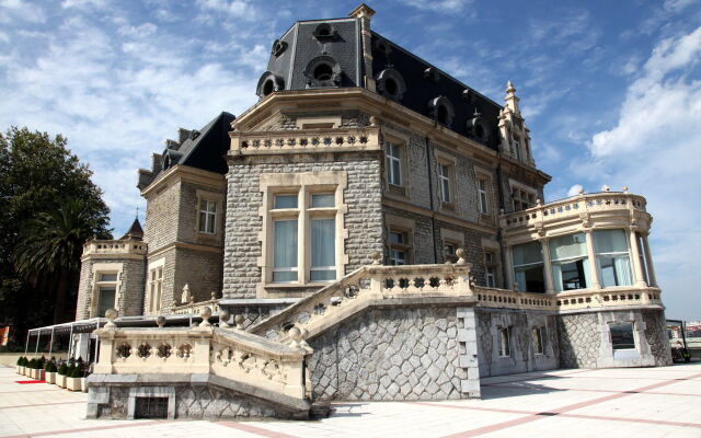 URH Palacio de Oriol Hotel вид на фасад