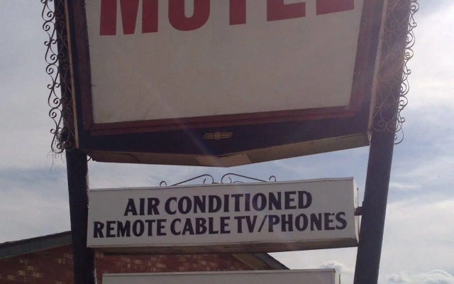 Sawmill Lodges Motel