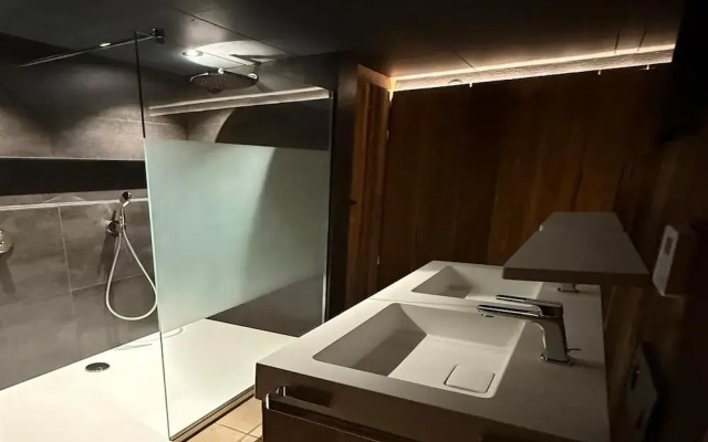 Chalet Retreat With Sauna