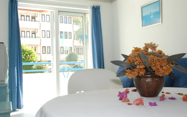 Risus Suit Hotel