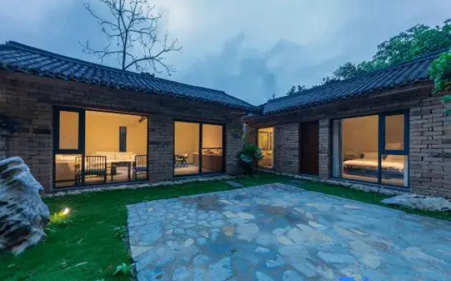Qilu Hotel