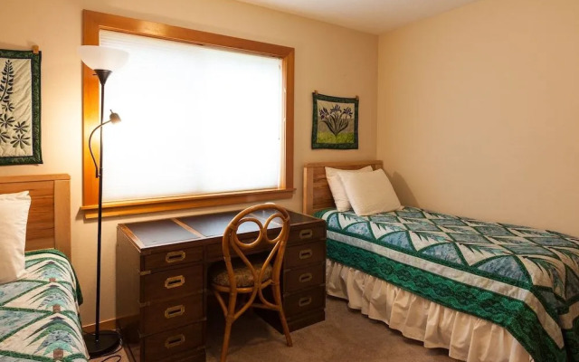 Columbia West 3 Bedroom Condo by RedAwning