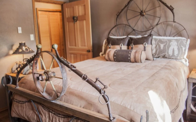 Frontier Lodge