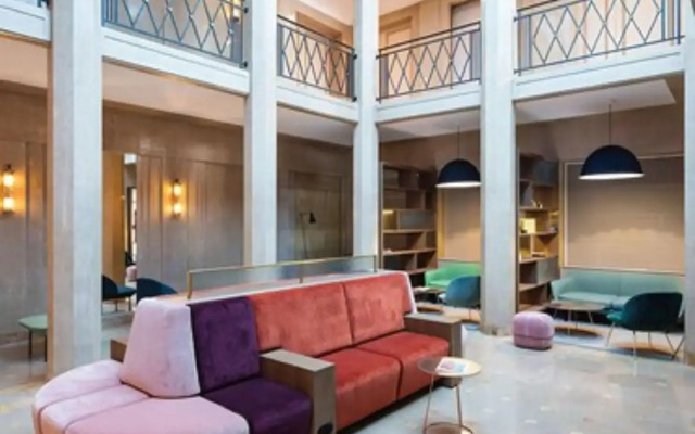Deskopolitan House