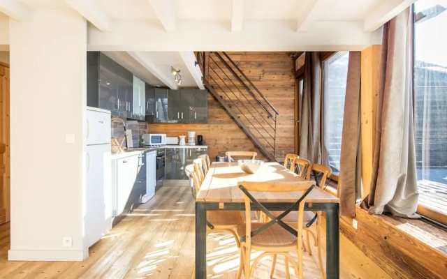 Spacious apartment with a view near the slopes of Valloire