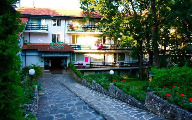 Park Hotel Kini- All Incusive вид на фасад