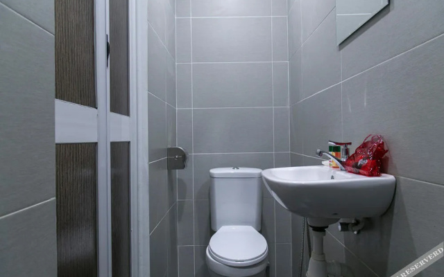 Colour Hotel by OYO Rooms