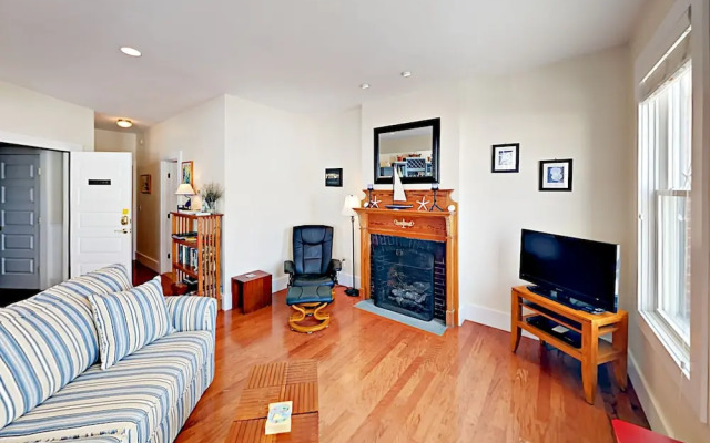Downtown Boothbay Harbor Apartment by RedAwning