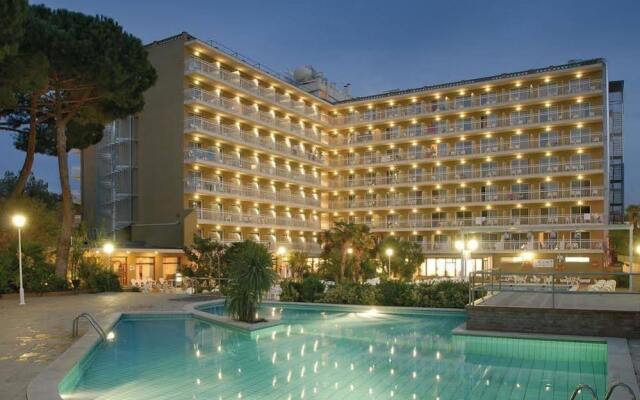 Hotel President вид на фасад