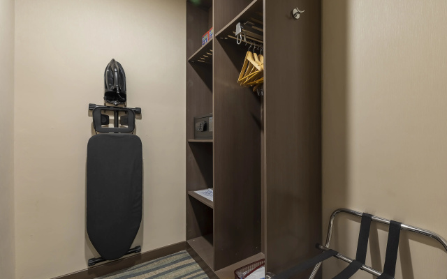 Holiday Inn Express Shenyang North Station by IHG