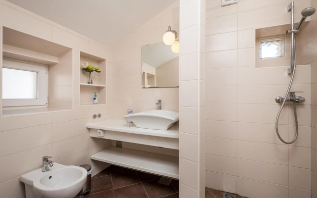 Beautiful Home in Brzac With Wifi and 2 Bedrooms