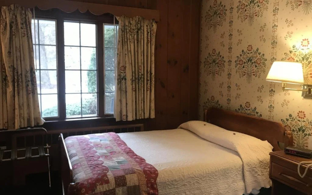 1896 House Inn & Country Lodgings
