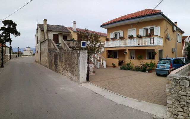 Apartment Nadica - free parking A3 Nin, Zadar riviera