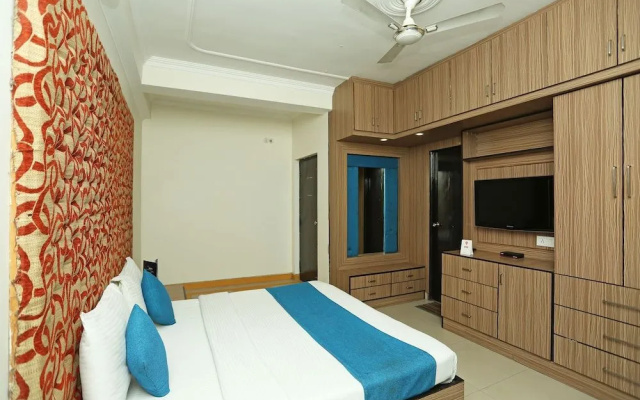 OYO 8785 Hotel Queen's Pearl