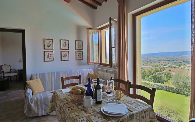 Quaint Farmhouse in Trevi With Swimming Pool