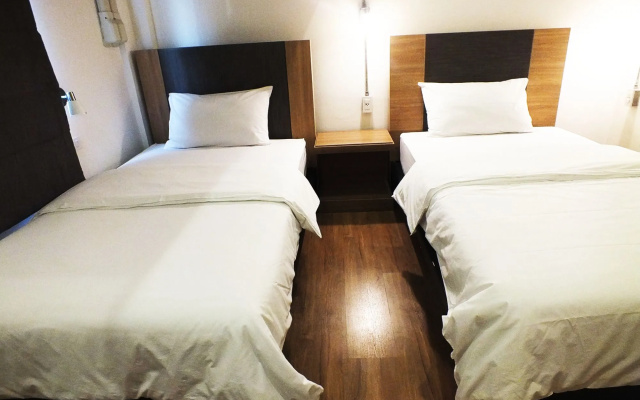 09 Hostel
