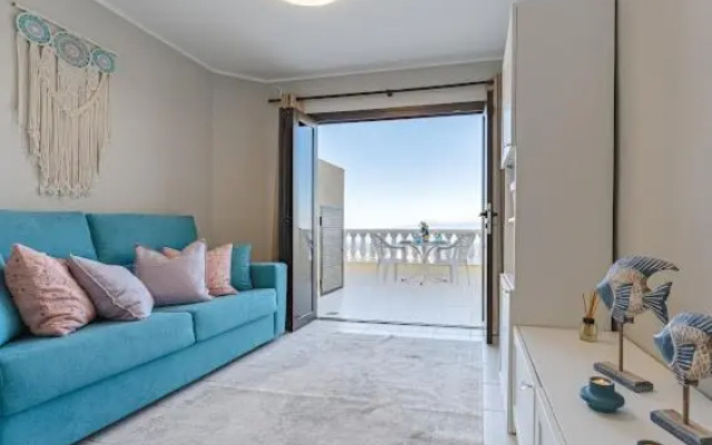 Cosy Seaview Apartment