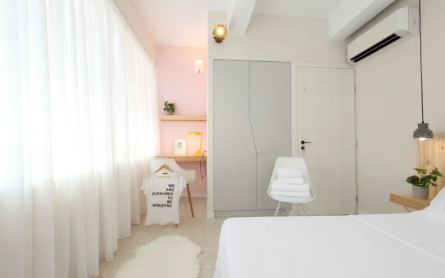 The Marble Suites, PLAKA