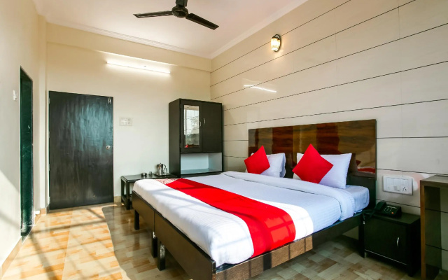 OYO Flagship 62747 Hotel Sarika
