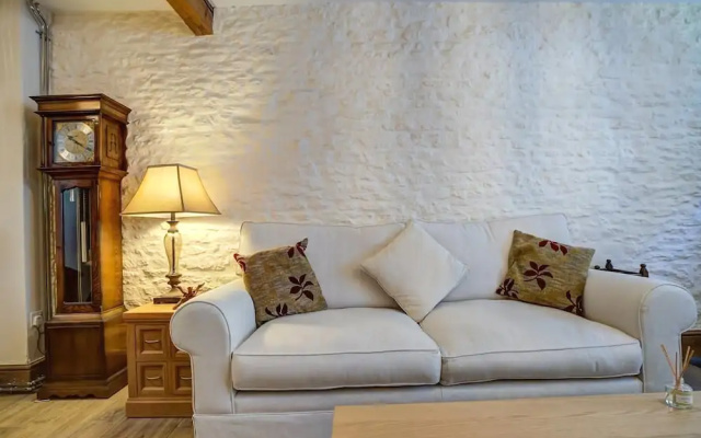 Aelia Cottage, Cirencester
