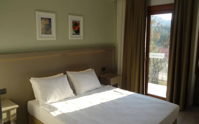 Hotel Pine Valley