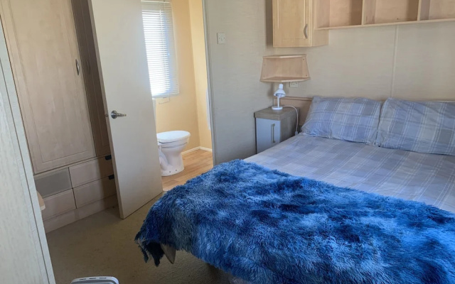 Lovely 2 Bed Chalet in Clacton-on-sea