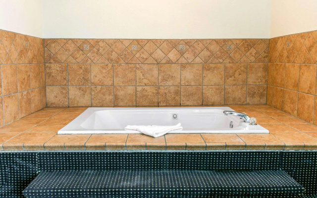 Quality Inn & Suites Anderson I-69