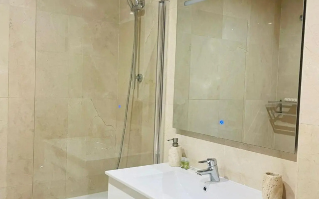 Apartment in area Del Duque with spacious terrace