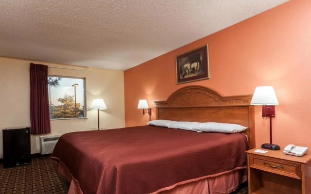 Howard Johnson by Wyndham Airport