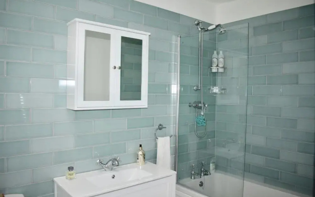 2 Bedroom Brighton Apartment With Sea Views