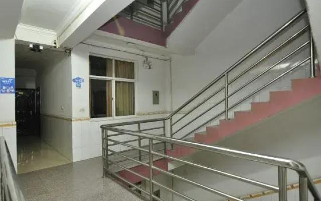 Yuxi Jinhong Hotel (Nieer Park)(玉溪锦红宾馆（聂耳公园店）)
