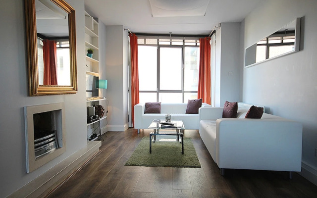 Trinity Apartments Temple Bar by Thekeycollections