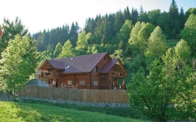 Гостиница Domik v Gorakh Guest House Украина, Поляна - отзывы, цены и фото номеров - забронировать гостиницу Domik v Gorakh Guest House онлайн вид на фасад