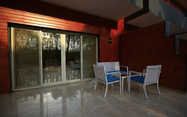Byoot Bay Hotel & Resort
