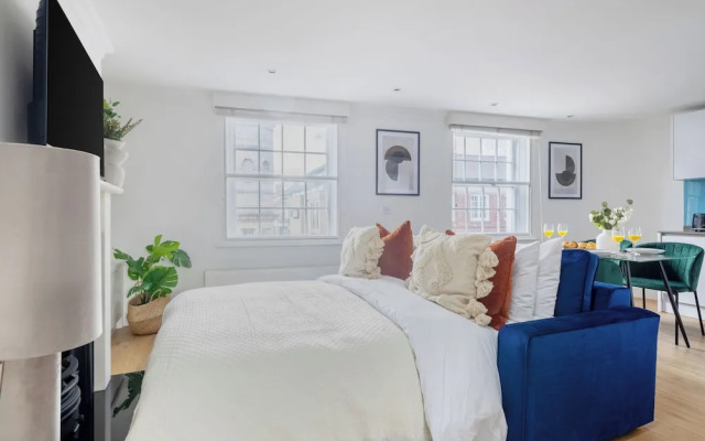 Stylish Soho 1BR Central