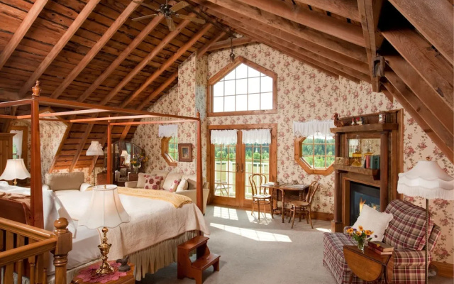 Chanticleer Guest House