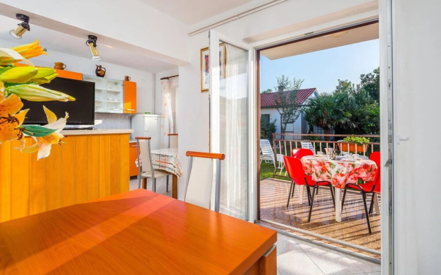 Amazing Home in Kapelica With Wifi and 2 Bedrooms