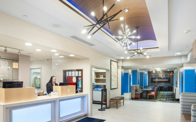 Holiday Inn Express and Suites - Stroudsburg