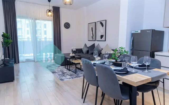 Bloomfields Elegant 1BR in Waters Edge
