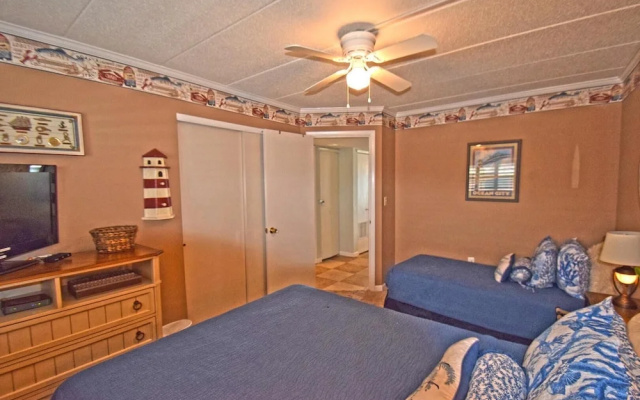 Harbour Island 102M 2 Bedroom Condo by RedAwning