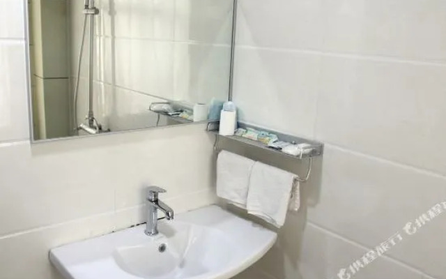 Jining Qinghua Hotel