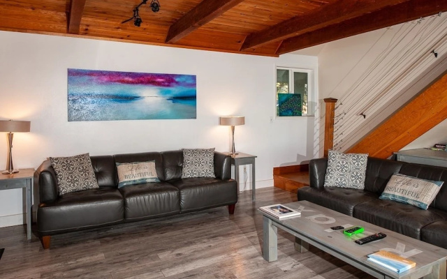 Heron 3 Br home by RedAwning
